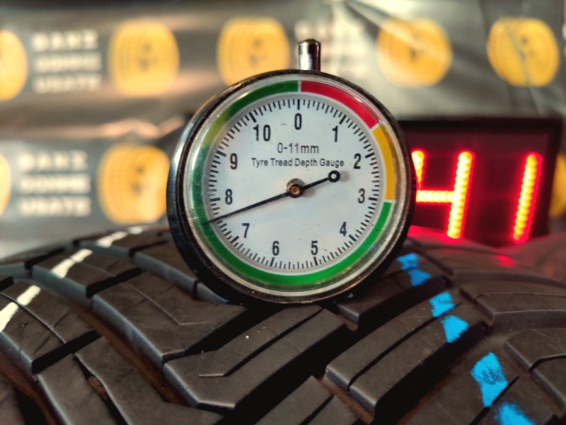 2 Gomme usate 235 45 20 Pneumatici 4 Stagioni CONTINENTAL 2 Gomme usate 235 45 20 Pneumatici 4 Stagioni CONTINENTAL