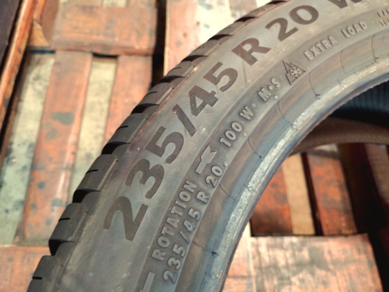 2 Gomme usate 235 45 20 Pneumatici 4 Stagioni CONTINENTAL 2 Gomme usate 235 45 20 Pneumatici 4 Stagioni CONTINENTAL