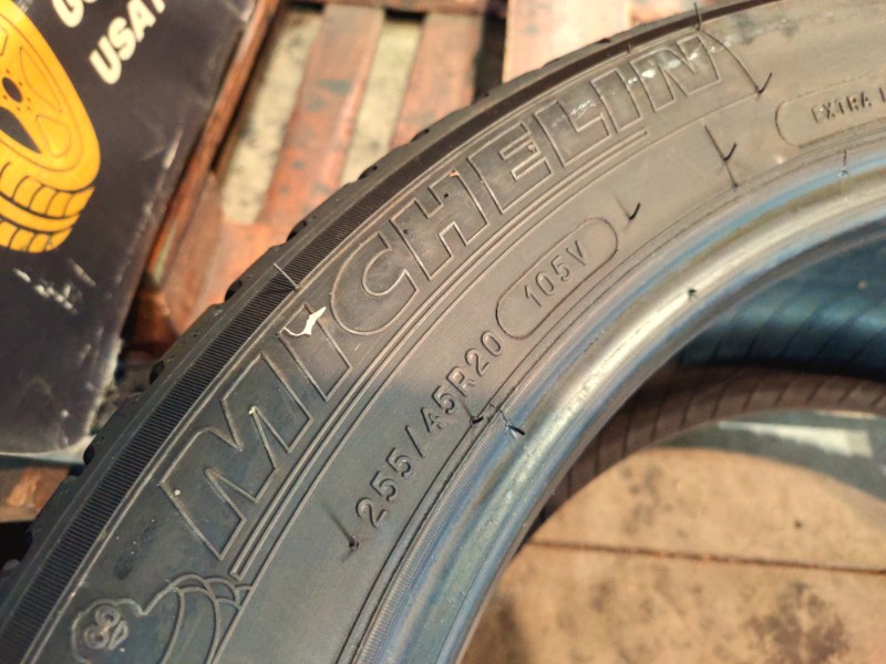 4 Gomme usate 255 45 20 Pneumatici Estivi MICHELIN 4 Gomme usate 255 45 20 Pneumatici Estivi MICHELIN