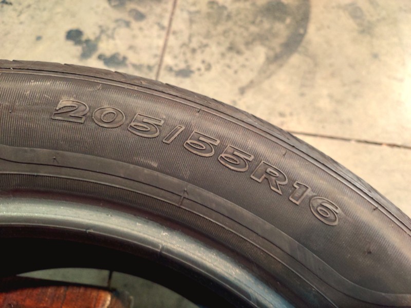 2 Gomme usate 205 55 16 Pneumatici Estivi SAVA 2 Gomme usate 205 55 16 Pneumatici Estivi SAVA