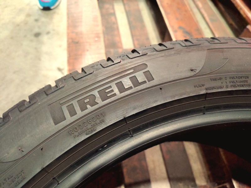 2 Gomme usate 275 40 20 Pneumatici Invernali PIRELLI 2 Gomme usate 275 40 20 Pneumatici Invernali PIRELLI