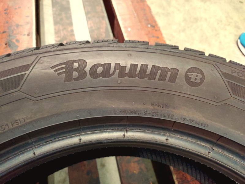 2 Gomme usate 225 60 18 Pneumatici Invernali BARUM 2 Gomme usate 225 60 18 Pneumatici Invernali BARUM