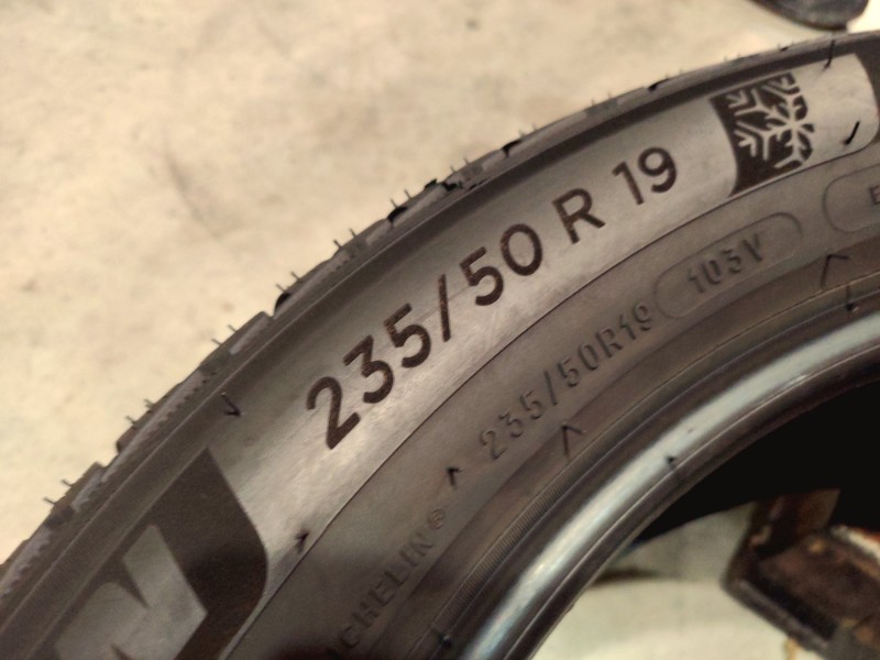 4 Gomme usate 235 50 19 Pneumatici Invernali MICHELIN 4 Gomme usate 235 50 19 Pneumatici Invernali MICHELIN