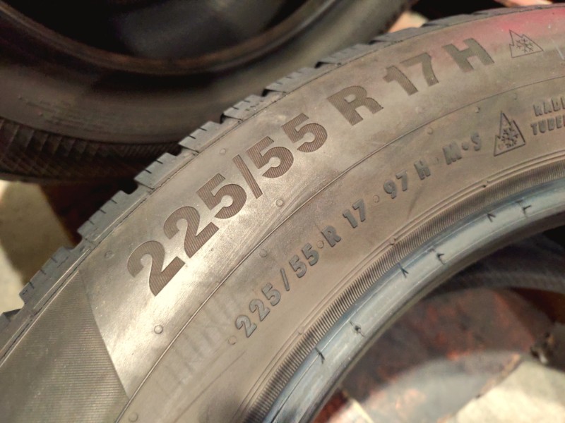 4 Gomme usate 225 55 17 Pneumatici Invernali CONTINENTAL 4 Gomme usate 225 55 17 Pneumatici Invernali CONTINENTAL