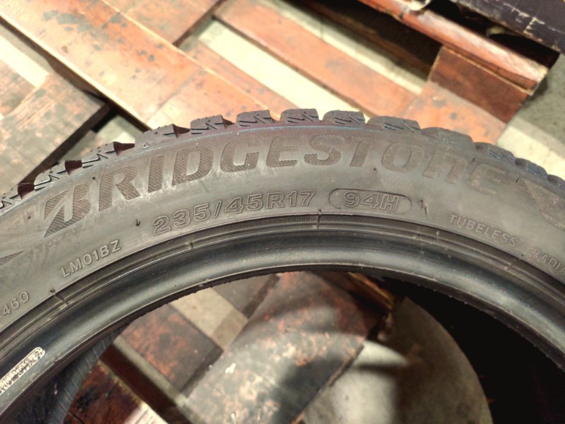 4 Gomme usate 235 45 17 Pneumatici Invernali BRIDGESTONE 4 Gomme usate 235 45 17 Pneumatici Invernali BRIDGESTONE