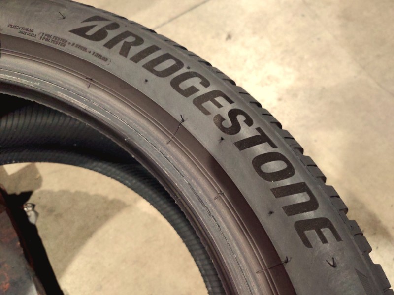 2 Gomme usate 255 45 20 Pneumatici Invernali BRIDGESTONE 2 Gomme usate 255 45 20 Pneumatici Invernali BRIDGESTONE