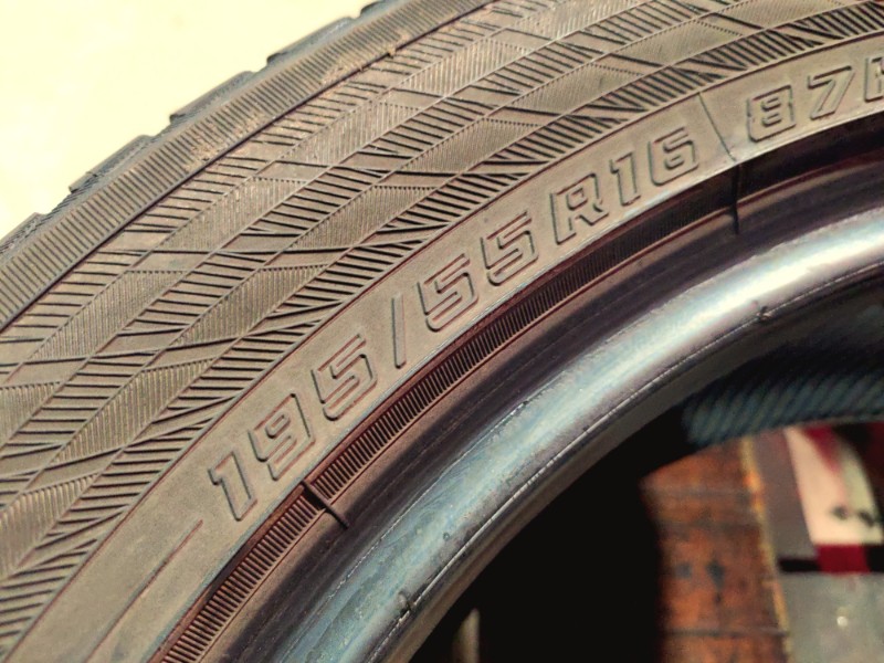 4 Gomme usate 195 55 16 Pneumatici Invernali YOKOHAMA 4 Gomme usate 195 55 16 Pneumatici Invernali YOKOHAMA