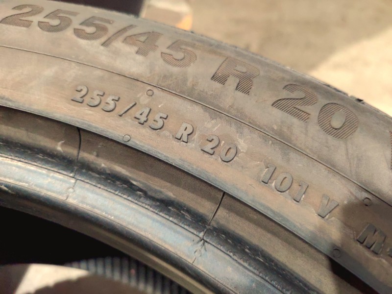 4 Gomme usate 255 45 20 Pneumatici Invernali CONTINENTAL 4 Gomme usate 255 45 20 Pneumatici Invernali CONTINENTAL