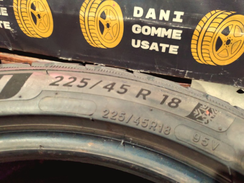 2 Gomme usate 225 45 18 Pneumatici Invernali MICHELIN 2 Gomme usate 225 45 18 Pneumatici Invernali MICHELIN