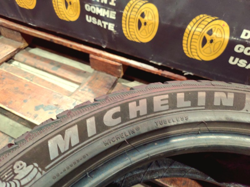 2 Gomme usate 225 45 18 Pneumatici Invernali MICHELIN 2 Gomme usate 225 45 18 Pneumatici Invernali MICHELIN