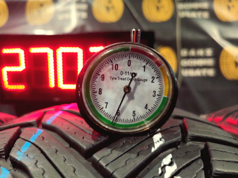 4 Gomme usate 215 55 17 Pneumatici Invernali MICHELIN 4 Gomme usate 215 55 17 Pneumatici Invernali MICHELIN