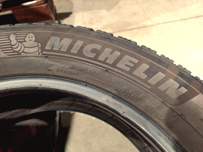 4 Gomme usate 215 55 17 Pneumatici Invernali MICHELIN 4 Gomme usate 215 55 17 Pneumatici Invernali MICHELIN