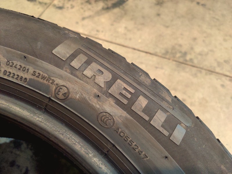 4 Gomme usate 215 55 17 Pneumatici Invernali PIRELLI 4 Gomme usate 215 55 17 Pneumatici Invernali PIRELLI