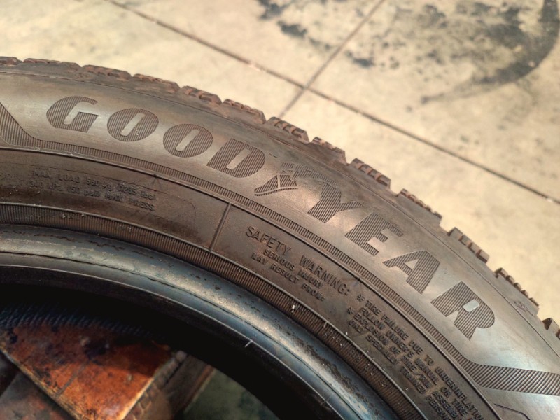 4 Gomme usate 175 65 15 Pneumatici Invernali GOODYEAR 4 Gomme usate 175 65 15 Pneumatici Invernali GOODYEAR