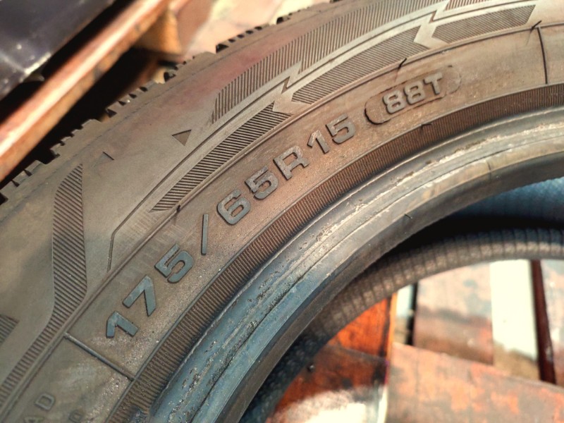4 Gomme usate 175 65 15 Pneumatici Invernali GOODYEAR 4 Gomme usate 175 65 15 Pneumatici Invernali GOODYEAR