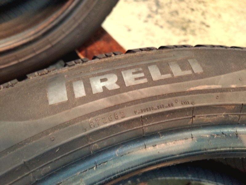 4 Gomme usate 235 50 20 Pneumatici Invernali PIRELLI 4 Gomme usate 235 50 20 Pneumatici Invernali PIRELLI