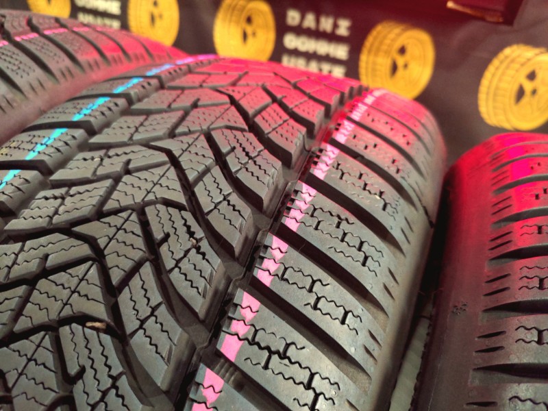 4 Gomme usate 205 50 17 Pneumatici Invernali DUNLOP 4 Gomme usate 205 50 17 Pneumatici Invernali DUNLOP