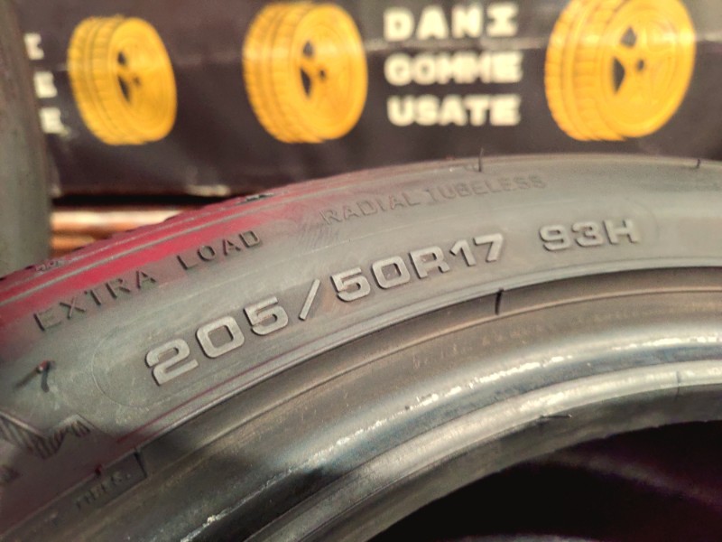4 Gomme usate 205 50 17 Pneumatici Invernali DUNLOP 4 Gomme usate 205 50 17 Pneumatici Invernali DUNLOP