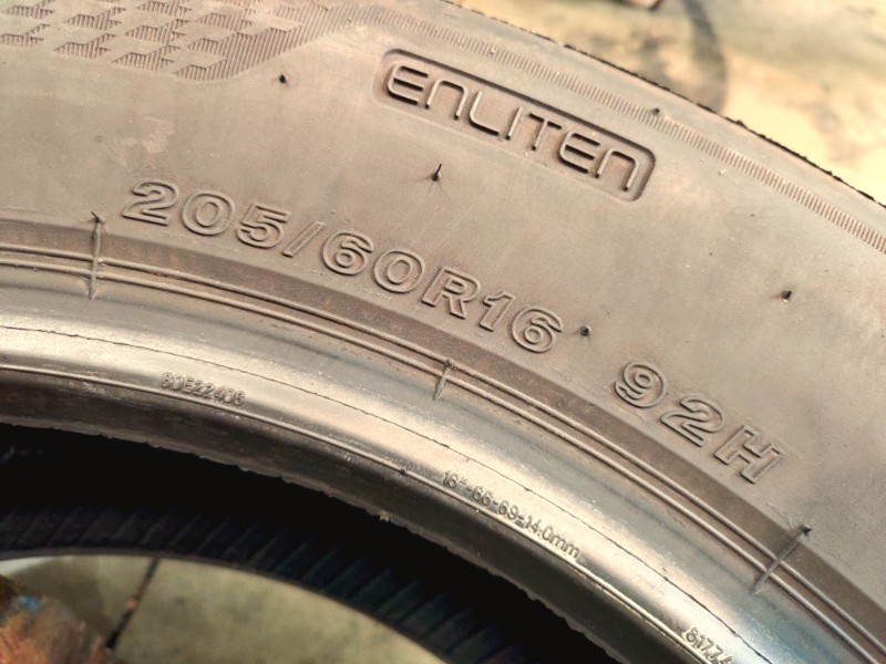 4 Gomme usate 205 60 16 Pneumatici Estivi BRIDGESTONE 4 Gomme usate 205 60 16 Pneumatici Estivi BRIDGESTONE