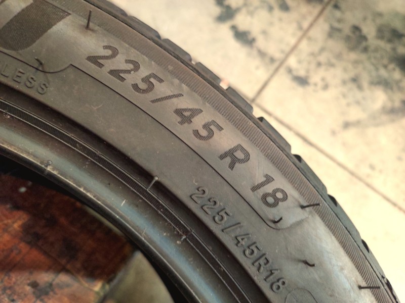 2 Gomme usate 225 45 18 Pneumatici Estivi MICHELIN 2 Gomme usate 225 45 18 Pneumatici Estivi MICHELIN