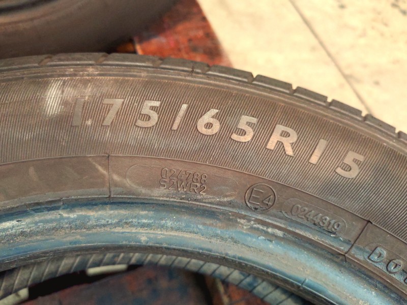 4 Gomme usate 175 65 15 Pneumatici Estivi DUNLOP 4 Gomme usate 175 65 15 Pneumatici Estivi DUNLOP