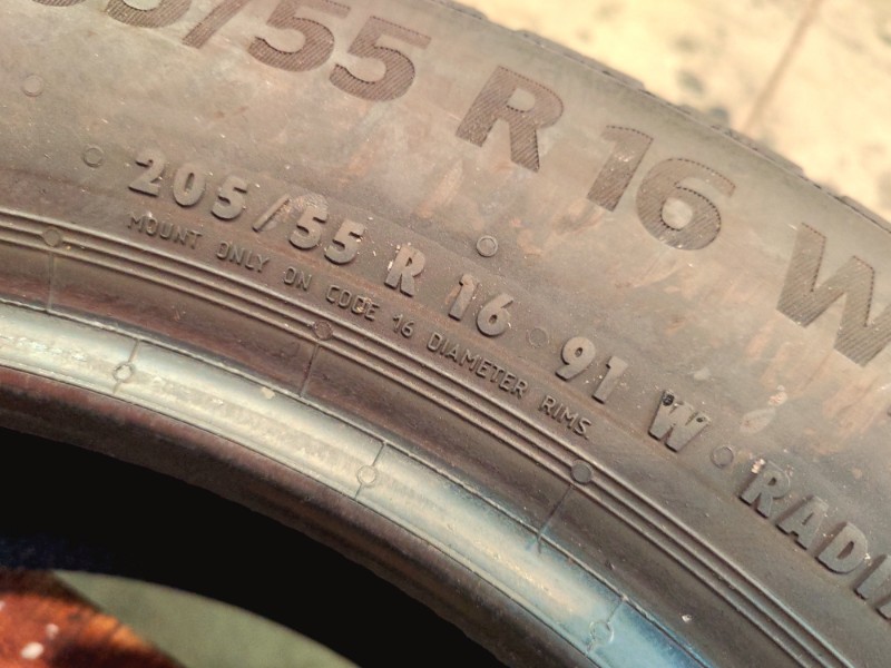 2 Gomme usate 205 55 16 Pneumatici Estivi CONTINENTAL 2 Gomme usate 205 55 16 Pneumatici Estivi CONTINENTAL