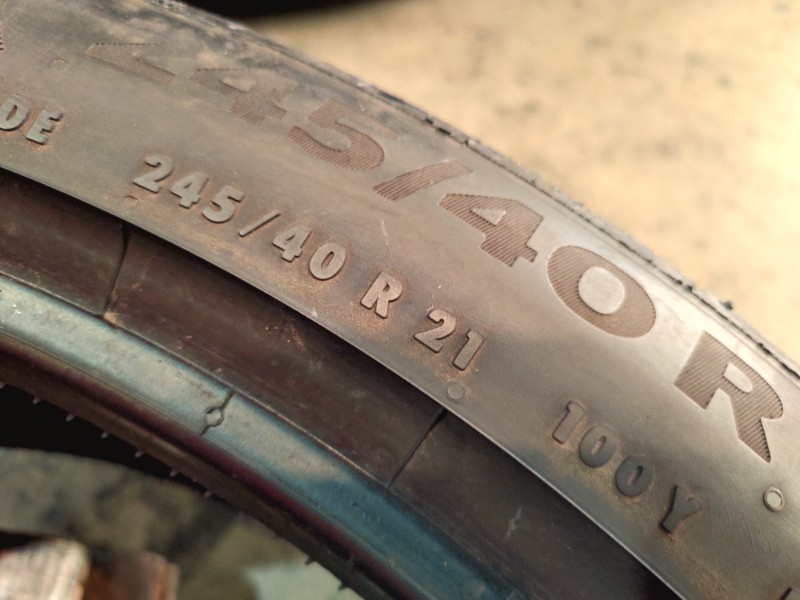 2 Gomme usate 245 40 21 Pneumatici Estivi CONTINENTAL 2 Gomme usate 245 40 21 Pneumatici Estivi CONTINENTAL