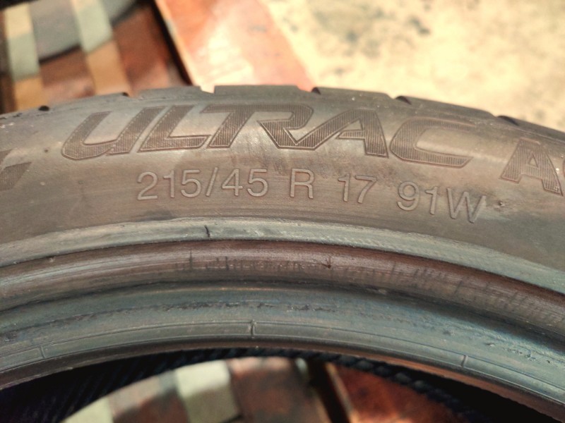 2 Gomme usate 215 45 17 Pneumatici Estivi VREDESTEIN 2 Gomme usate 215 45 17 Pneumatici Estivi VREDESTEIN