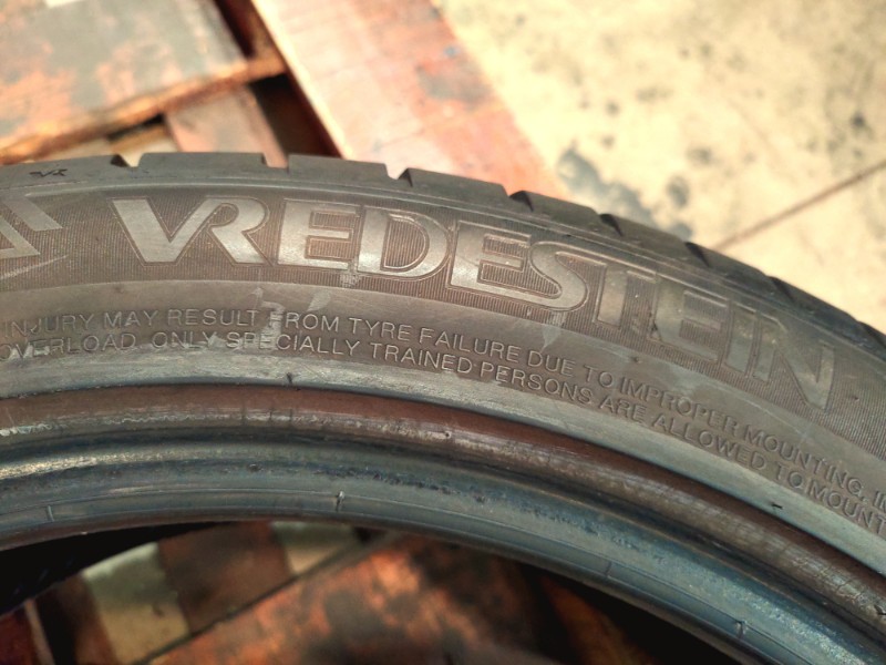 2 Gomme usate 215 45 17 Pneumatici Estivi VREDESTEIN 2 Gomme usate 215 45 17 Pneumatici Estivi VREDESTEIN