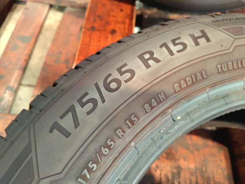 4 Gomme usate 175 65 15 Pneumatici Estivi BARUM 4 Gomme usate 175 65 15 Pneumatici Estivi BARUM
