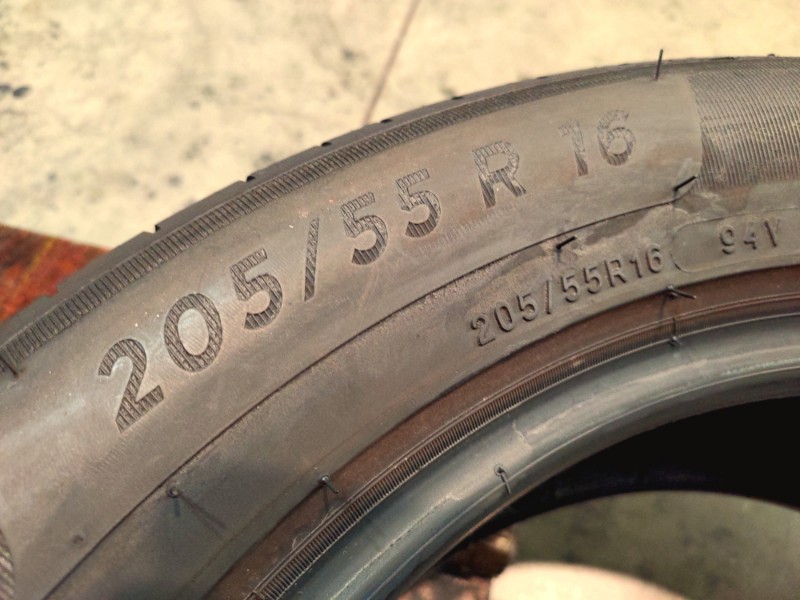 4 Gomme usate 205 55 16 Pneumatici Estivi MICHELIN 4 Gomme usate 205 55 16 Pneumatici Estivi MICHELIN