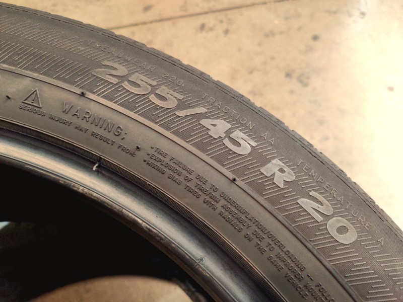 4 Gomme usate 255 45 20 Pneumatici Estivi MICHELIN 4 Gomme usate 255 45 20 Pneumatici Estivi MICHELIN