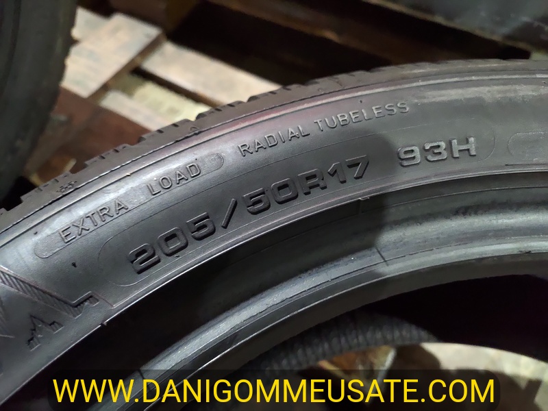 4 Gomme usate 205 50 17 Pneumatici Invernali DUNLOP 4 Gomme usate 205 50 17 Pneumatici Invernali DUNLOP