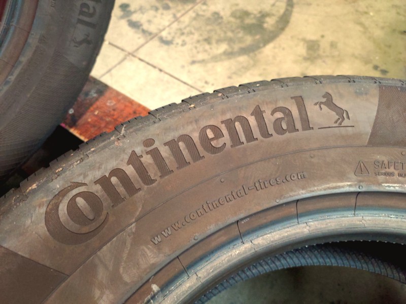4 Gomme usate 235 65 17 Pneumatici Invernali CONTINENTAL 4 Gomme usate 235 65 17 Pneumatici Invernali CONTINENTAL