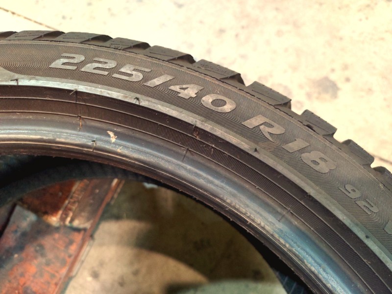 4 Gomme usate 225 40 18 Pneumatici Invernali PIRELLI 4 Gomme usate 225 40 18 Pneumatici Invernali PIRELLI