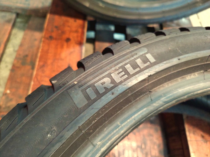 4 Gomme usate 225 40 18 Pneumatici Invernali PIRELLI 4 Gomme usate 225 40 18 Pneumatici Invernali PIRELLI
