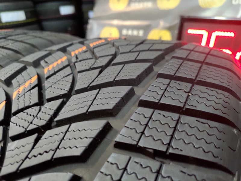 4 Gomme usate 255 40 21 Pneumatici Invernali GOODYEAR 4 Gomme usate 255 40 21 Pneumatici Invernali GOODYEAR