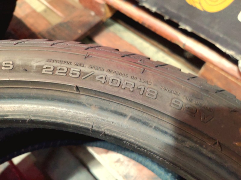 2 Gomme usate 225 40 18 Pneumatici Invernali SAVA 2 Gomme usate 225 40 18 Pneumatici Invernali SAVA