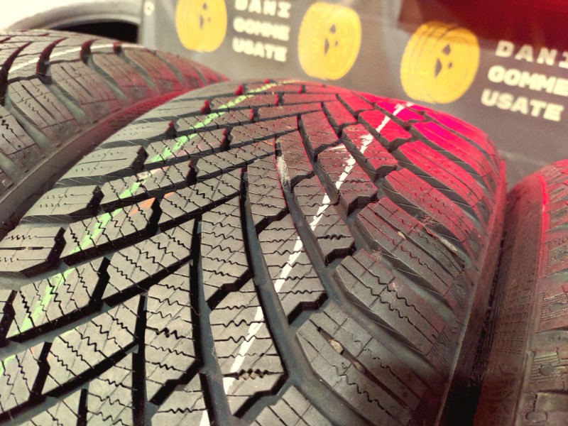 4 Gomme usate 215 45 16 Pneumatici Invernali CONTINENTAL 4 Gomme usate 215 45 16 Pneumatici Invernali CONTINENTAL