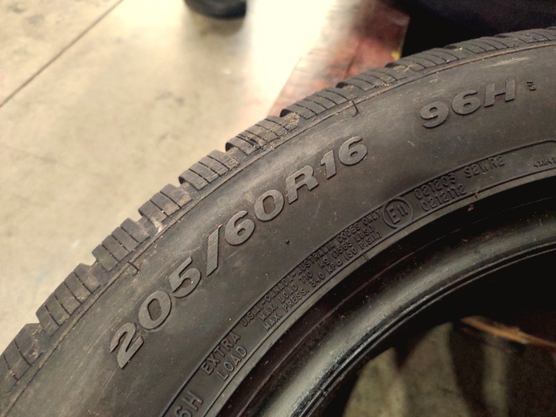 4 Gomme usate 205 60 16 Pneumatici Invernali COOPER 4 Gomme usate 205 60 16 Pneumatici Invernali COOPER