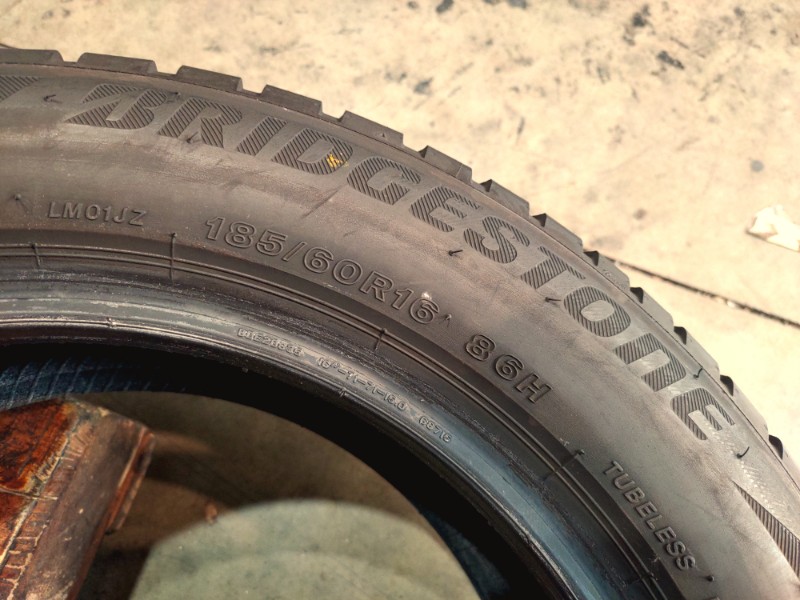 4 Gomme usate 185 60 16 Pneumatici Invernali BRIDGESTONE 4 Gomme usate 185 60 16 Pneumatici Invernali BRIDGESTONE