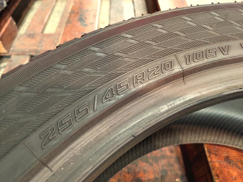 4 Gomme usate 255 45 20 Pneumatici Invernali YOKOHAMA 4 Gomme usate 255 45 20 Pneumatici Invernali YOKOHAMA