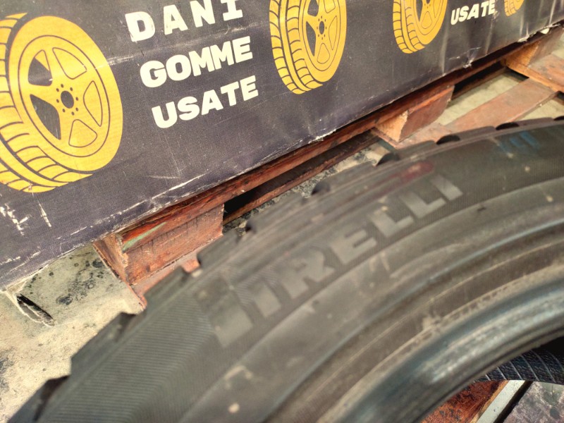 2 Gomme usate 245 45 19 Pneumatici Invernali PIRELLI 2 Gomme usate 245 45 19 Pneumatici Invernali PIRELLI