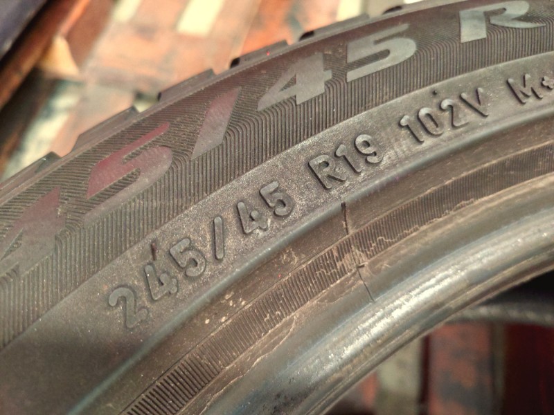 2 Gomme usate 245 45 19 Pneumatici Invernali PIRELLI 2 Gomme usate 245 45 19 Pneumatici Invernali PIRELLI