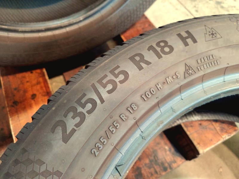 4 Gomme usate 235 55 18 Pneumatici Invernali CONTINENTAL 4 Gomme usate 235 55 18 Pneumatici Invernali CONTINENTAL