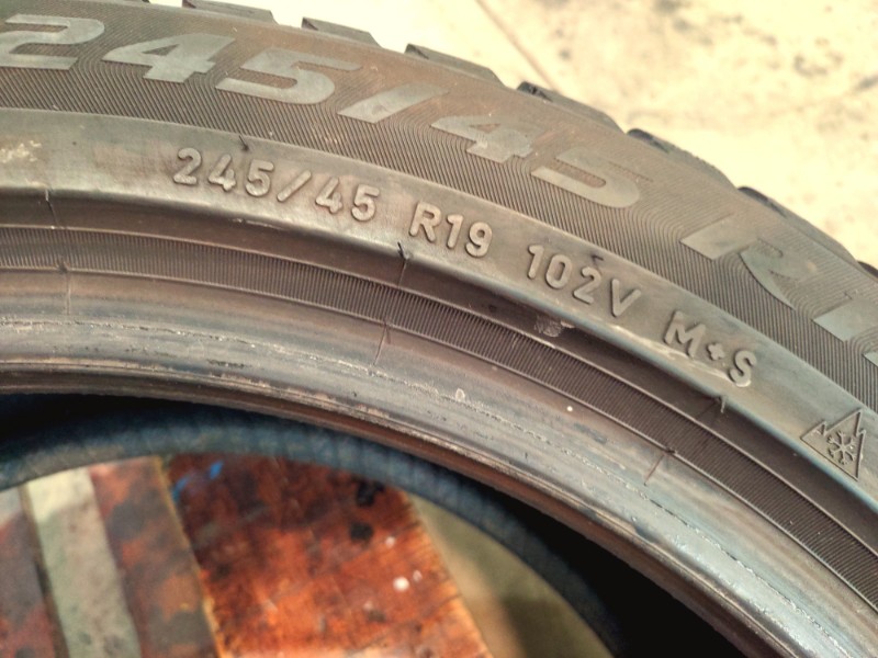 2 Gomme usate 245 45 19 Pneumatici Invernali PIRELLI 2 Gomme usate 245 45 19 Pneumatici Invernali PIRELLI