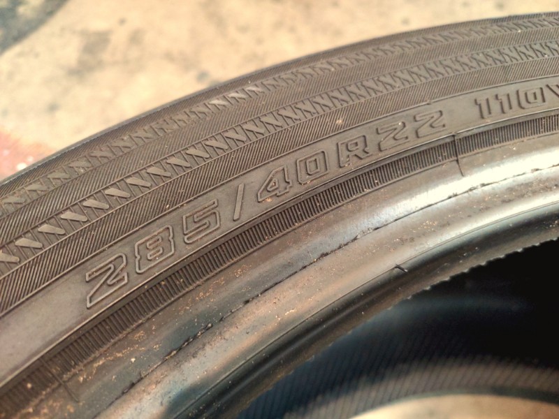 4 Gomme usate 285 40 22 Pneumatici Invernali YOKOHAMA 4 Gomme usate 285 40 22 Pneumatici Invernali YOKOHAMA