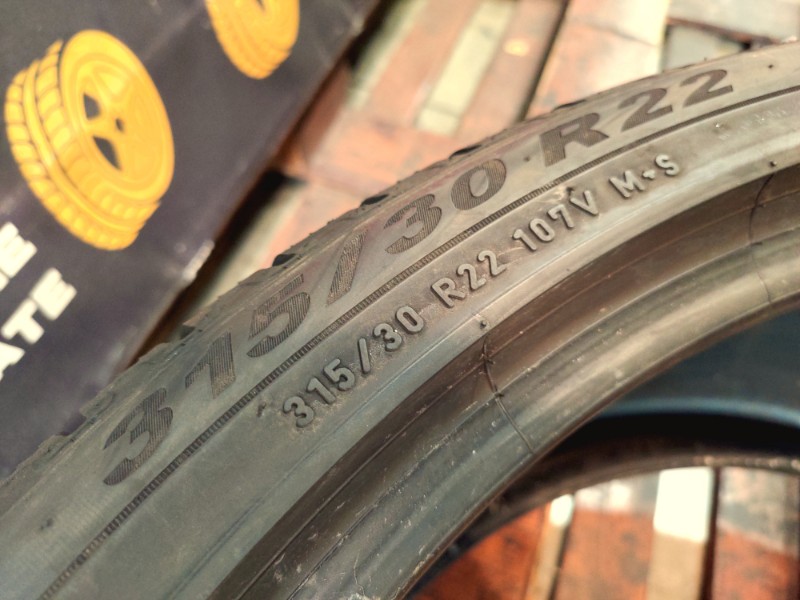 2 Gomme usate 315 30 22 RUN FLAT Pneumatici Invernali PIRELLI 2 Gomme usate 315 30 22 RUN FLAT Pneumatici Invernali PIRELLI