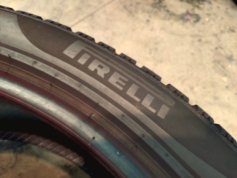 1 Gomma usata 285 40 23 Pneumatici Invernali PIRELLI 1 Gomma usata 285 40 23 Pneumatici Invernali PIRELLI