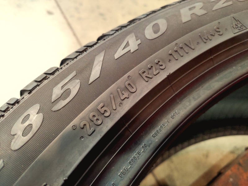 1 Gomma usata 285 40 23 Pneumatici Invernali PIRELLI 1 Gomma usata 285 40 23 Pneumatici Invernali PIRELLI